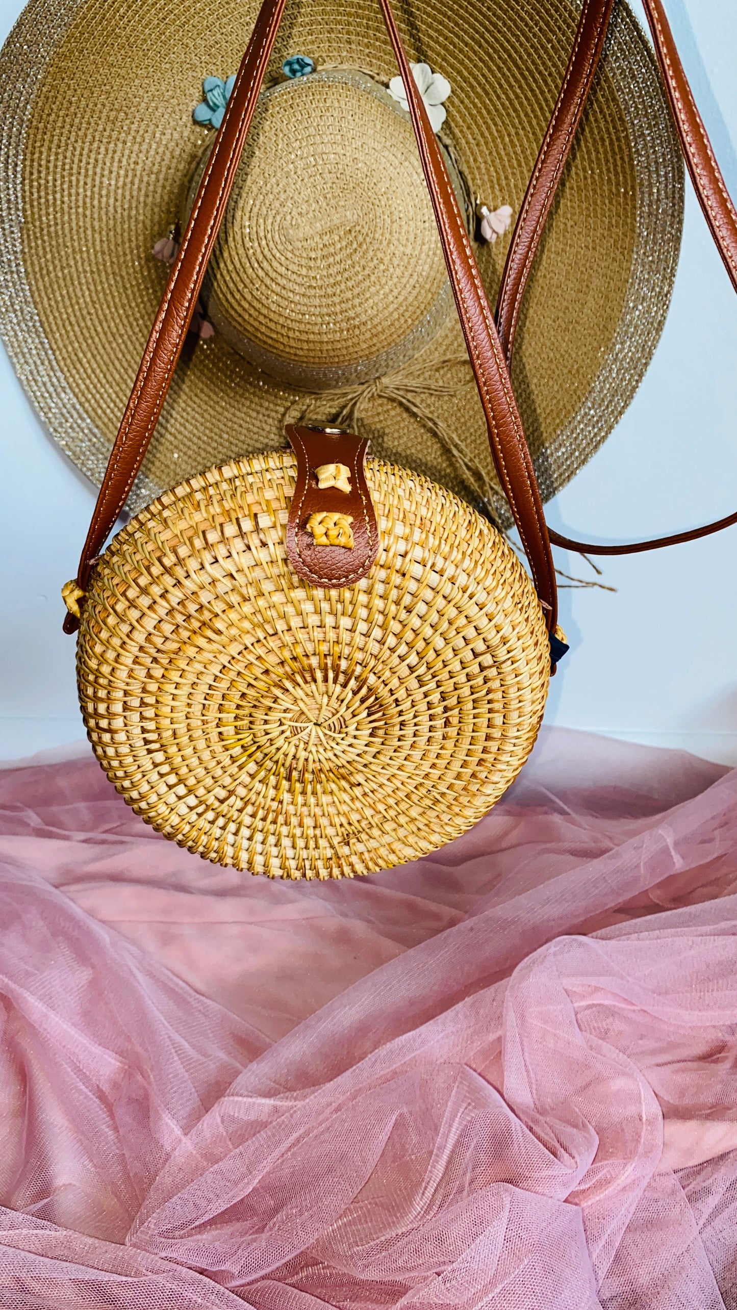 "Shelly" Small Round Straw Handbag