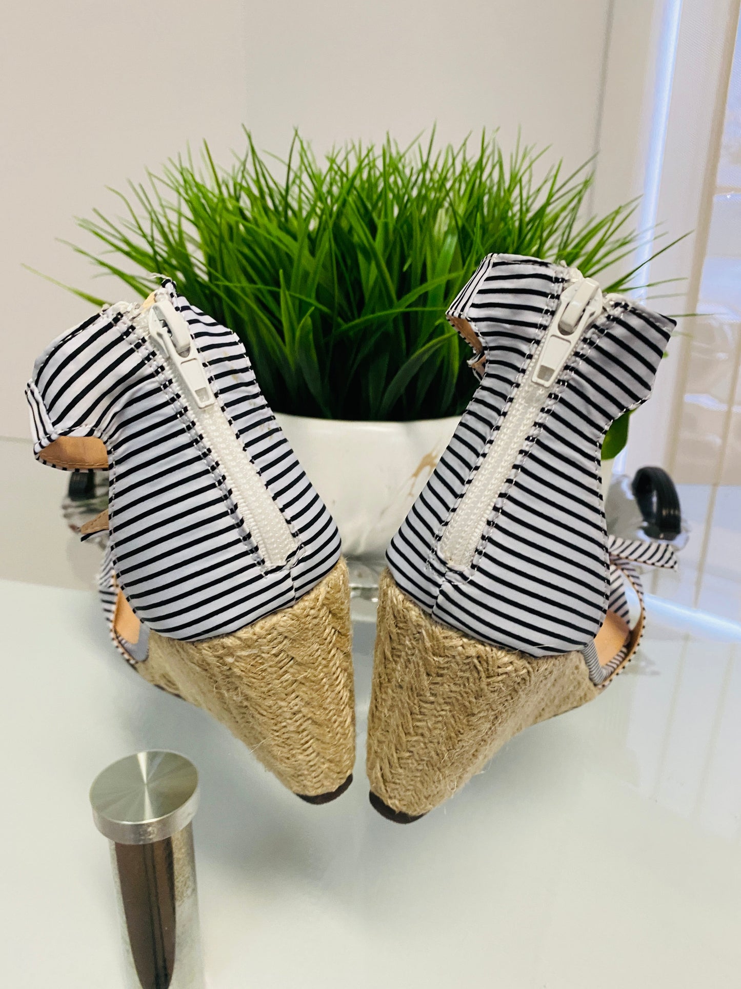 "Blythe" Black and White Wedge