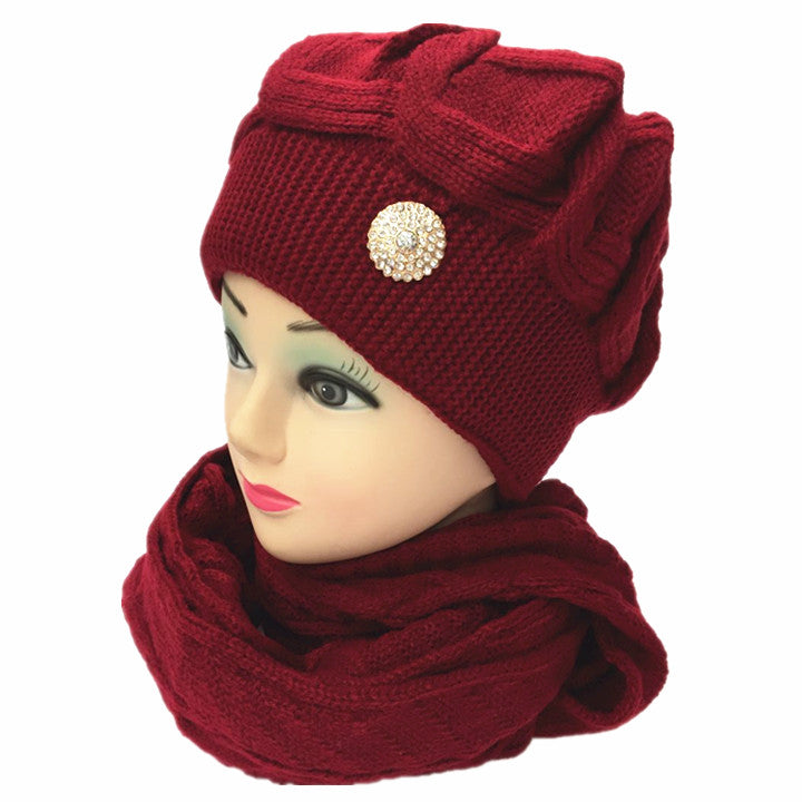 Pendant Hat and Scarf Set