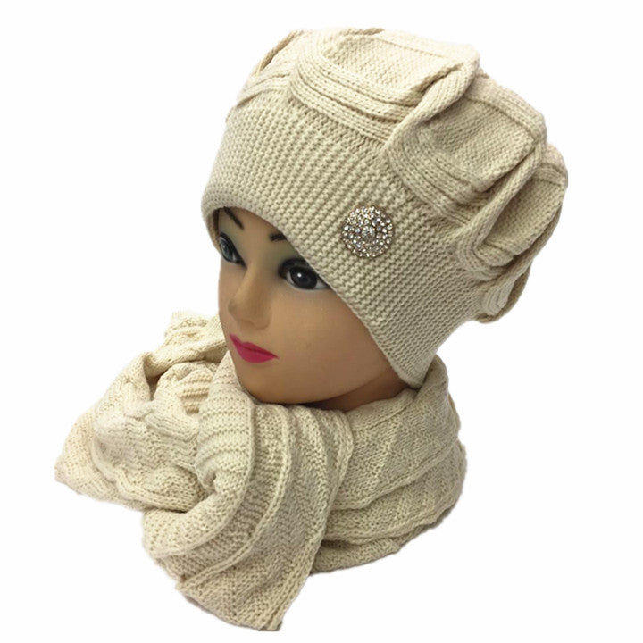 Pendant Hat and Scarf Set