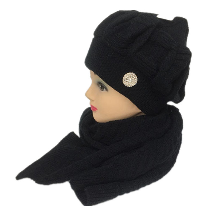 Pendant Hat and Scarf Set