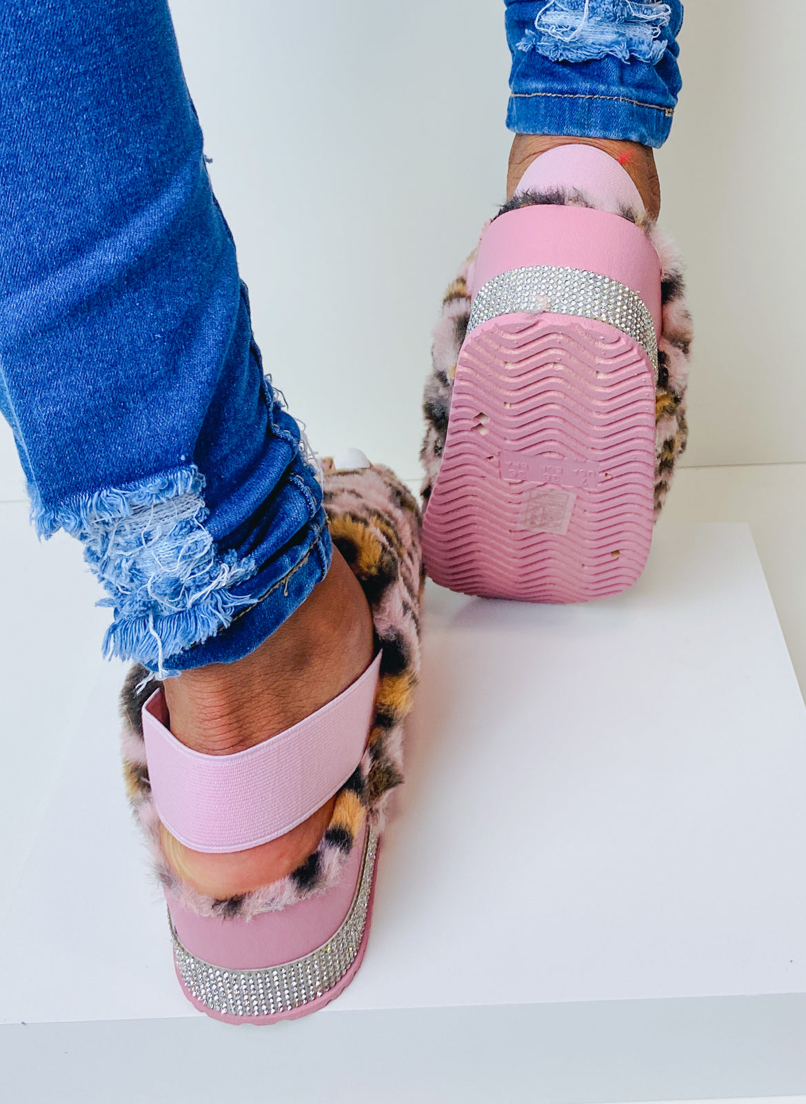 "Khelani" Pink Faux Fur Slippers